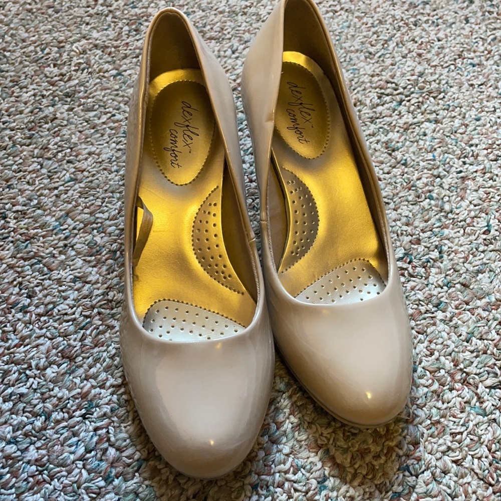 Nude comfortable low heels